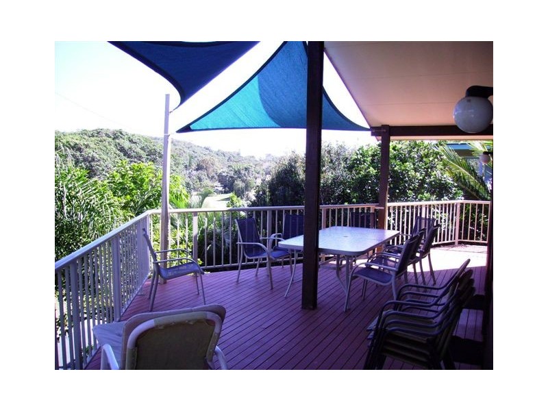 38 Samarinda Way, Point Lookout QLD 4183