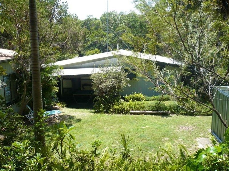 105 Dickson Way, Point Lookout QLD 4183