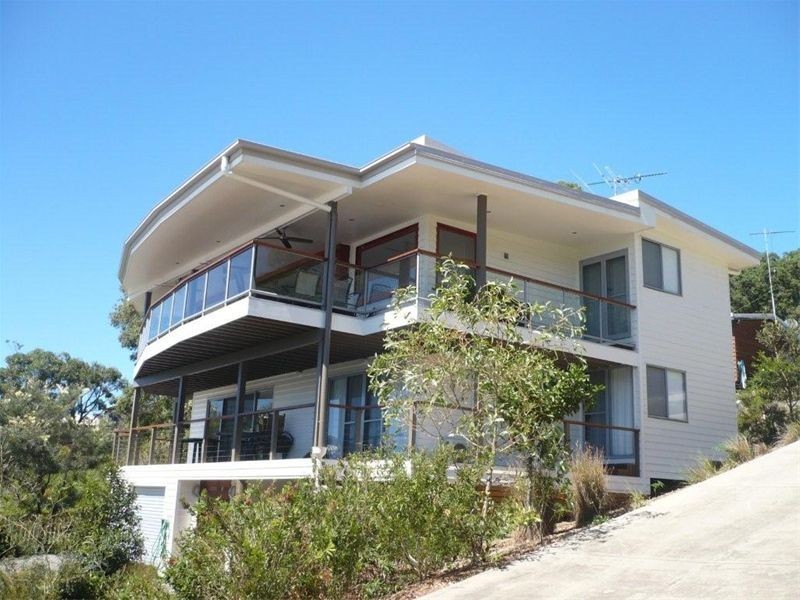 16 Cumming Parade, Point Lookout QLD 4183