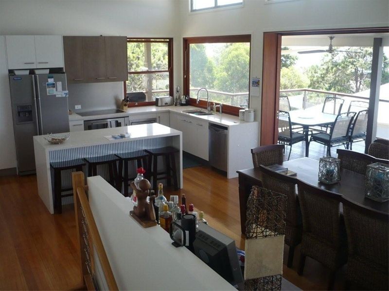 16 Cumming Parade, Point Lookout QLD 4183