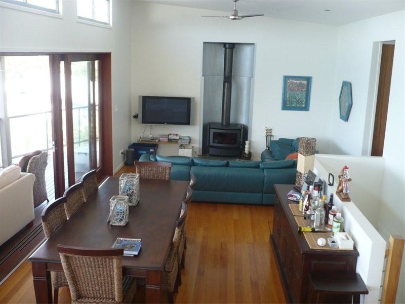 16 Cumming Parade, Point Lookout QLD 4183