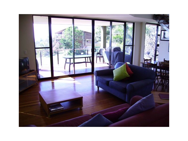 6 Roseby Court, Point Lookout QLD 4183