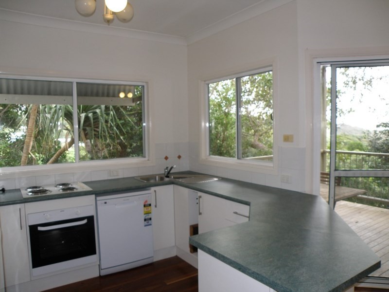 10b Yarrong Road, Point Lookout QLD 4183