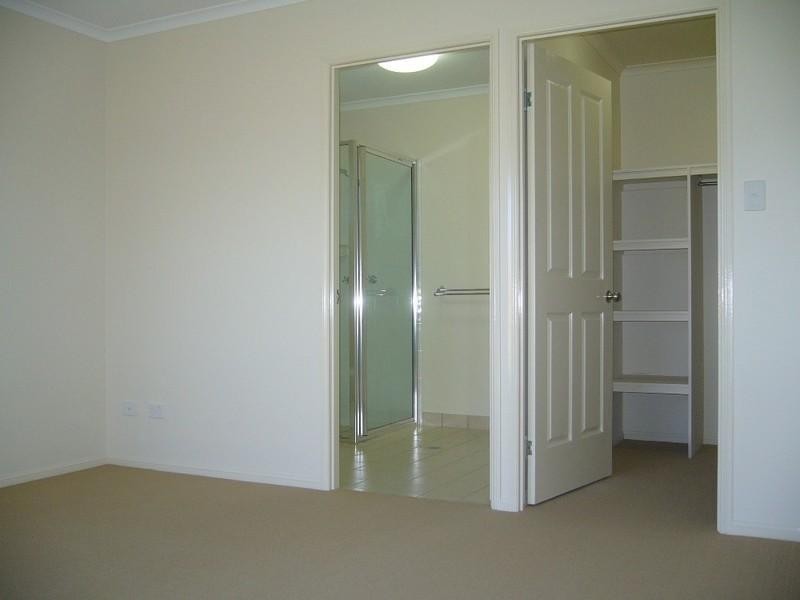 Bushland Beach QLD 4818