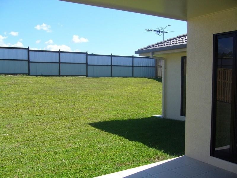 Bushland Beach QLD 4818