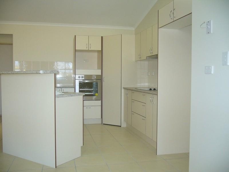 Bushland Beach QLD 4818