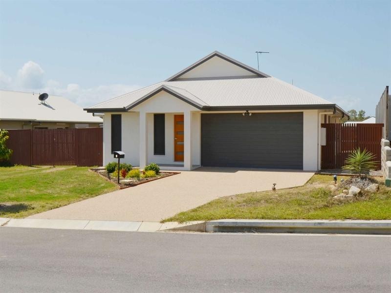 4 Baird Court, Bushland Beach QLD 4818