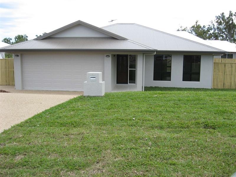 1 Nina Pocket, Bushland Beach QLD 4818