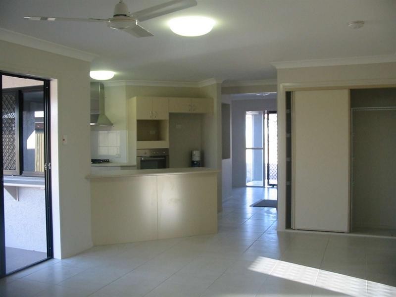 1 Nina Pocket, Bushland Beach QLD 4818