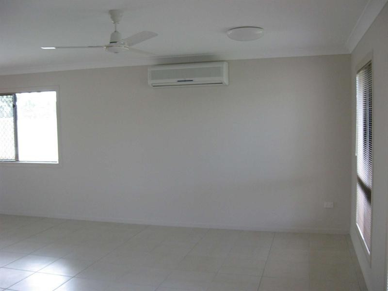 1 Nina Pocket, Bushland Beach QLD 4818