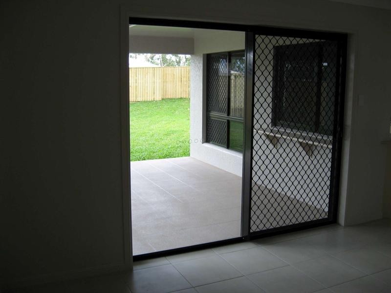 1 Nina Pocket, Bushland Beach QLD 4818