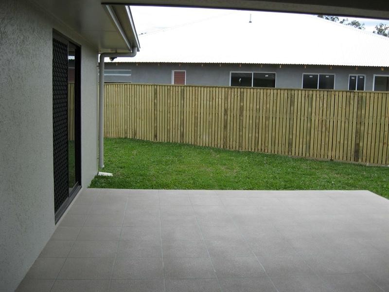 1 Nina Pocket, Bushland Beach QLD 4818