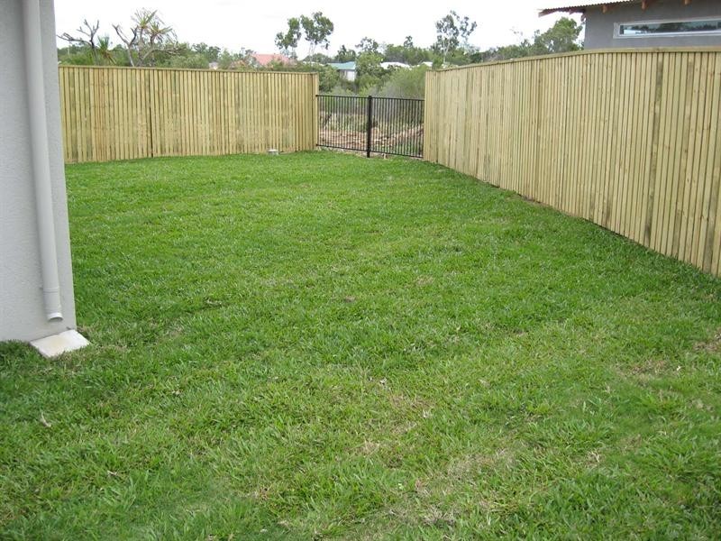 1 Nina Pocket, Bushland Beach QLD 4818