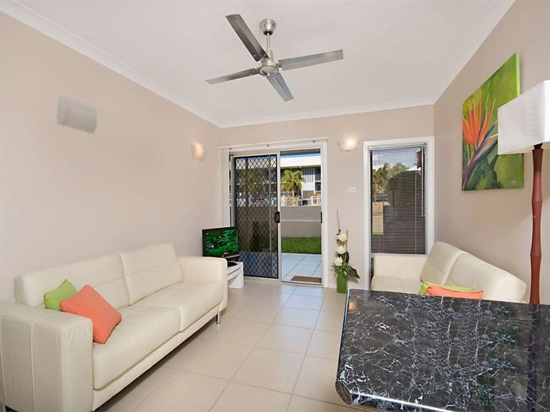 1/2 McKinley Street, North Ward QLD 4810