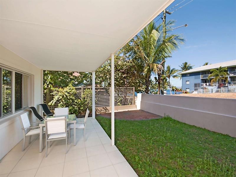 1/2 McKinley Street, North Ward QLD 4810