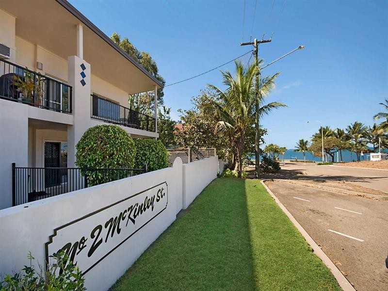 1/2 McKinley Street, North Ward QLD 4810