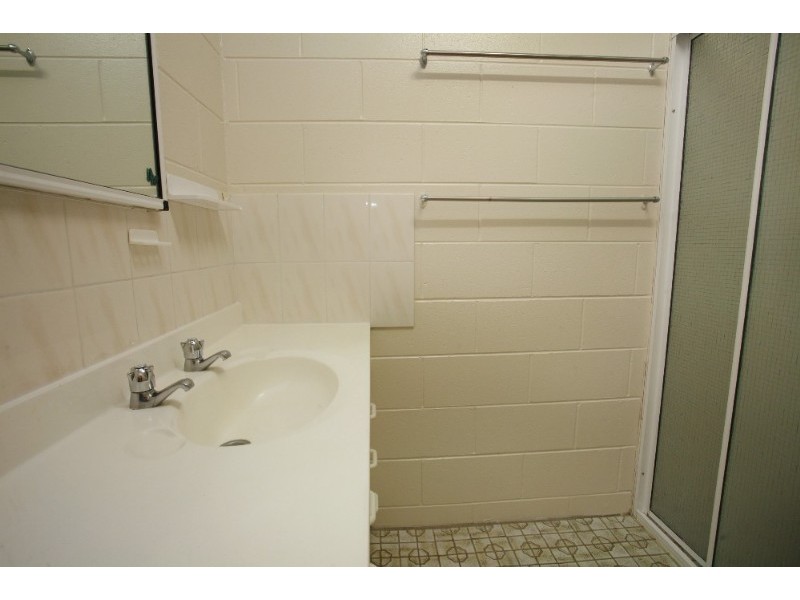 72-74 Railway Avenue, Railway Estate QLD 4810