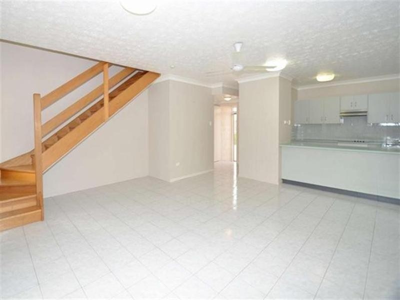 1/8 Lamington Street, West End QLD 4810