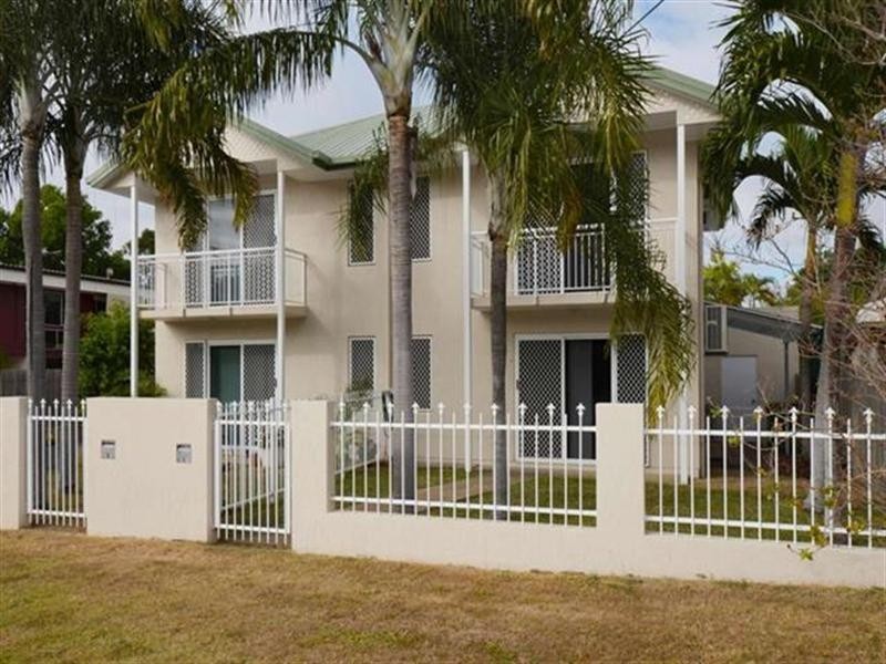 1/8 Lamington Street, West End QLD 4810