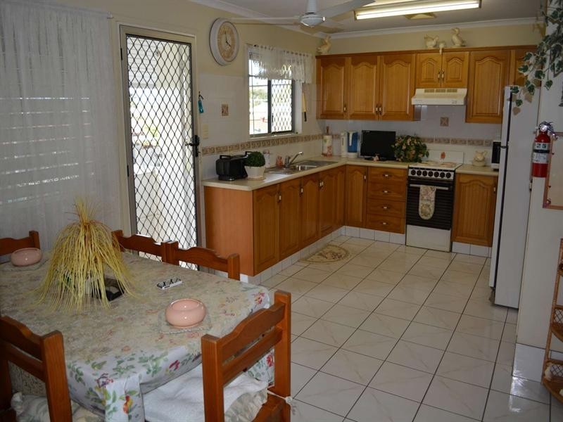 8 Carina Court, Mount Louisa QLD 4814