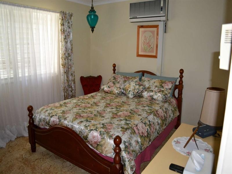 8 Carina Court, Mount Louisa QLD 4814