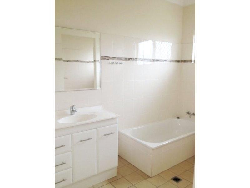 20 Lornsleigh Street, Mount Louisa QLD 4814