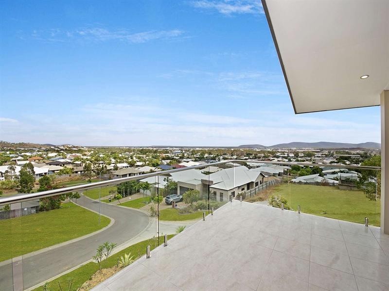 60 St Albans Road, Mount Louisa QLD 4814