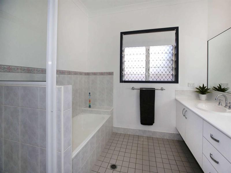 42 Eureka Crescent, Kirwan QLD 4817