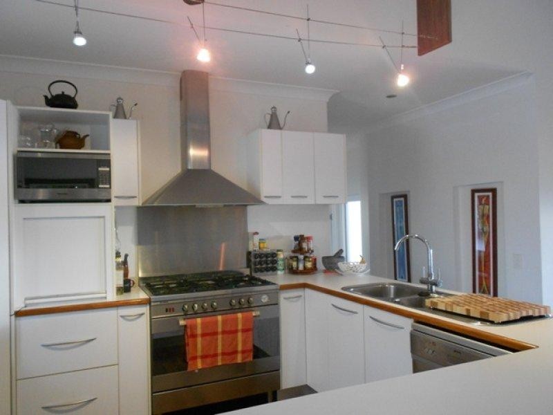 105 Yarrawonga Drive, North Ward QLD 4810