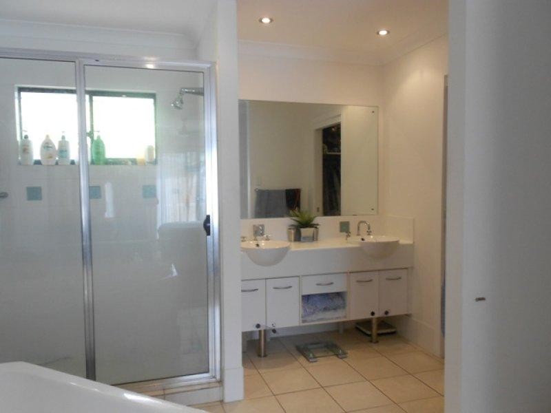 105 Yarrawonga Drive, North Ward QLD 4810