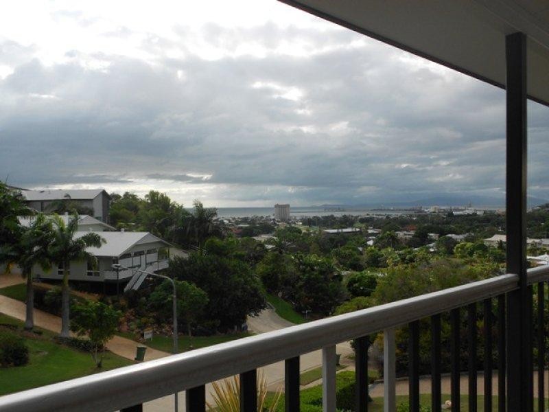 105 Yarrawonga Drive, North Ward QLD 4810