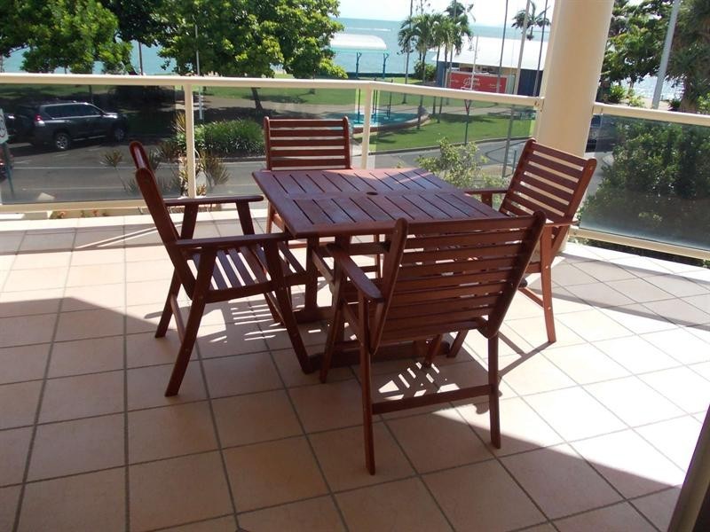 1/100 The Strand, North Ward QLD 4810