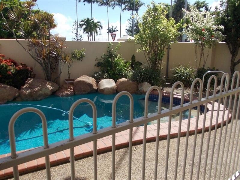 1/100 The Strand, North Ward QLD 4810