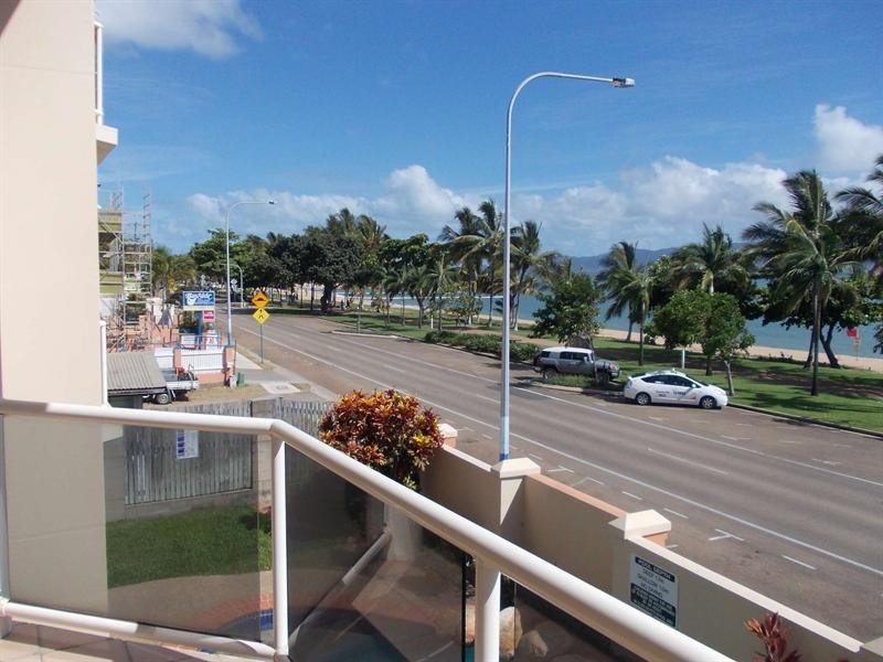 1/100 The Strand, North Ward QLD 4810