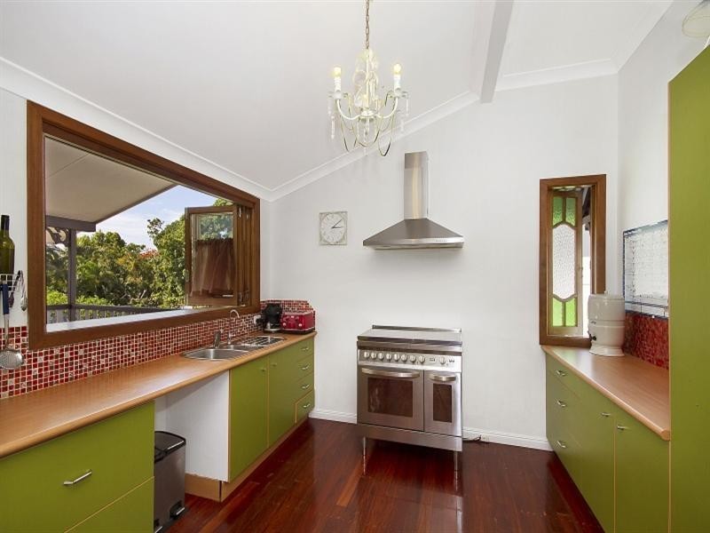 18 Hubert Street, South Townsville QLD 4810