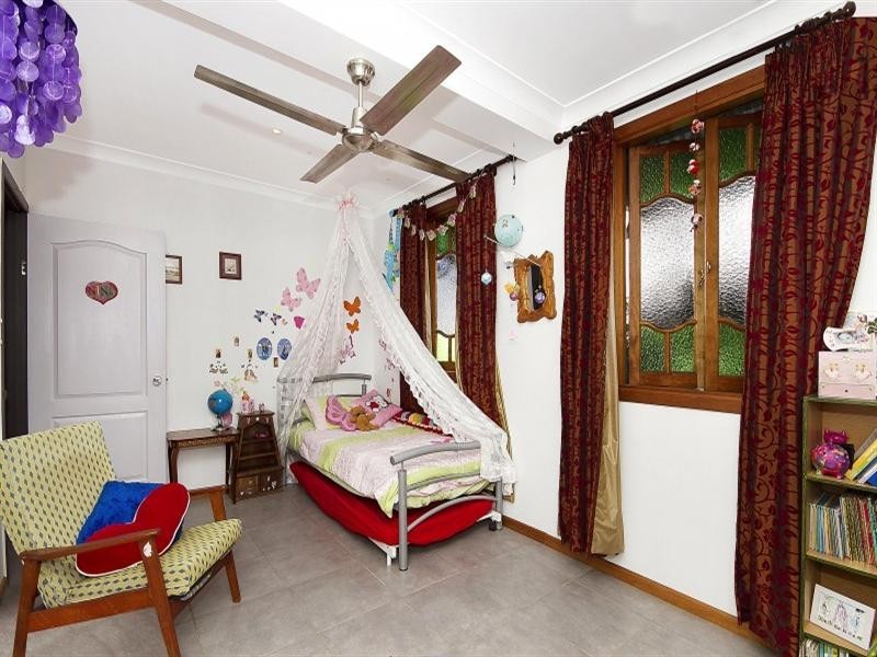 18 Hubert Street, South Townsville QLD 4810