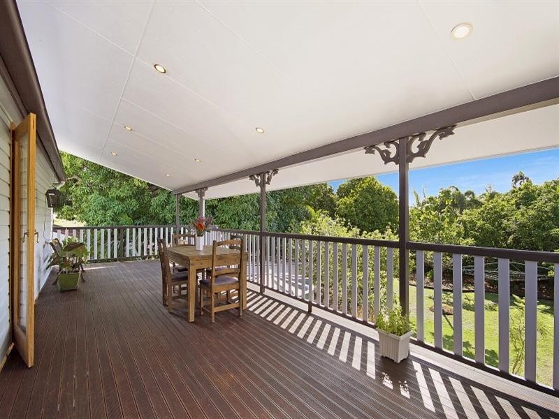 18 Hubert Street, South Townsville QLD 4810