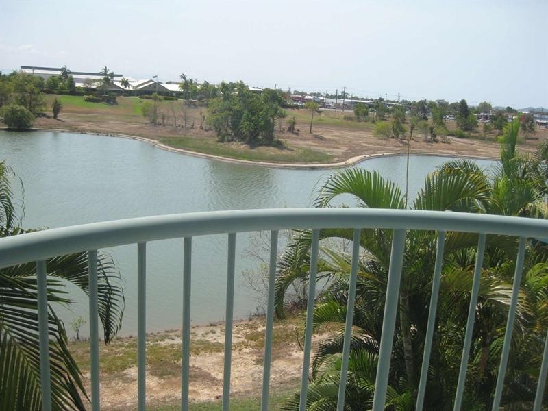 10/30 Martinez Avenue, West End QLD 4810