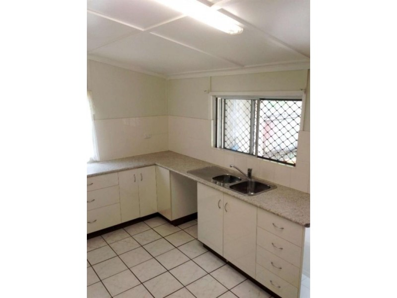 33 Perkins Street, South Townsville QLD 4810