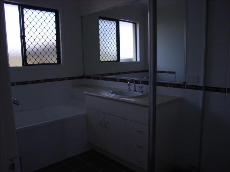 Bushland Beach QLD 4818