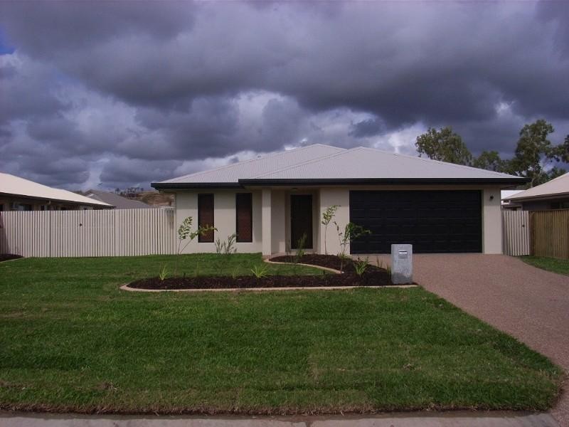 Bushland Beach QLD 4818