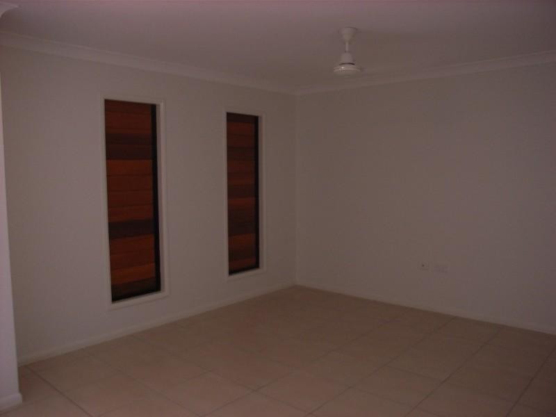 Bushland Beach QLD 4818