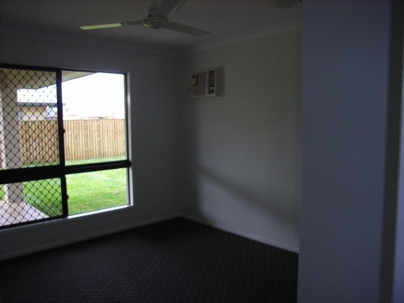 Bushland Beach QLD 4818