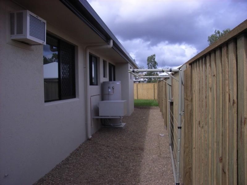 Bushland Beach QLD 4818