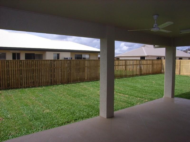 Bushland Beach QLD 4818