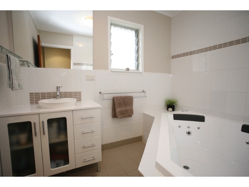 20 Nowland Avenue, Cranbrook QLD 4814