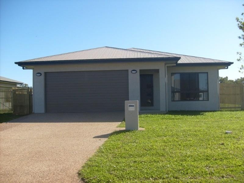 Bushland Beach QLD 4818