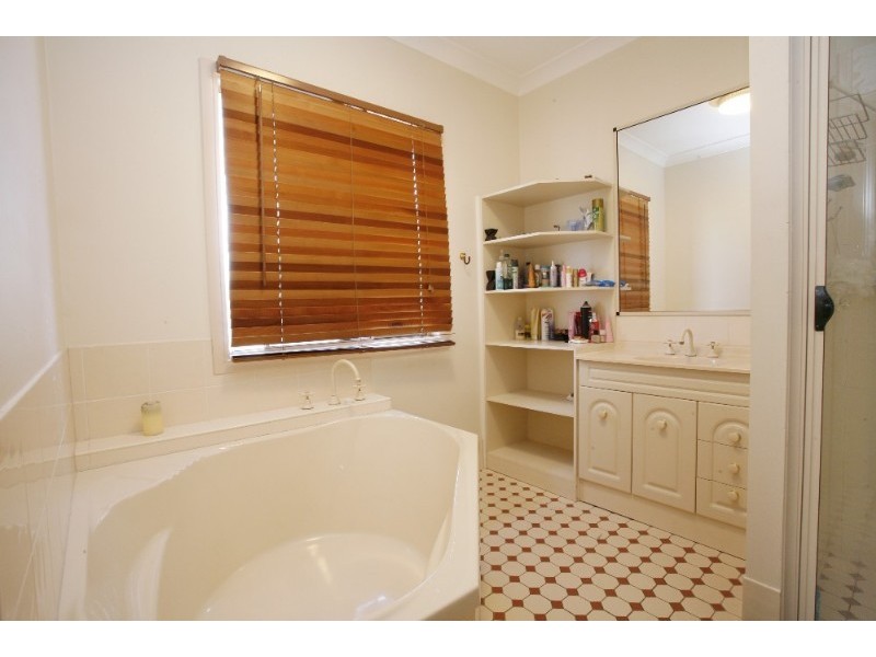 50 Flagstone Avenue, Rangewood QLD 4817