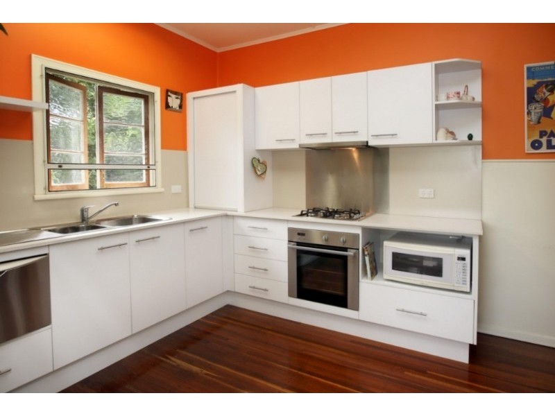 2 Townsville Street, West End QLD 4810