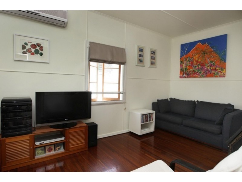 2 Townsville Street, West End QLD 4810